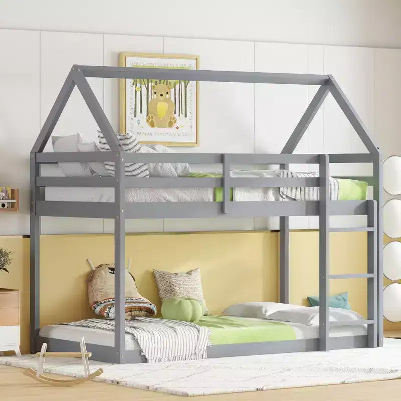 Letto a castello a due piani con scaletta e ringhiere di protezione, struttura in legno di gomma – Cameretta bambini