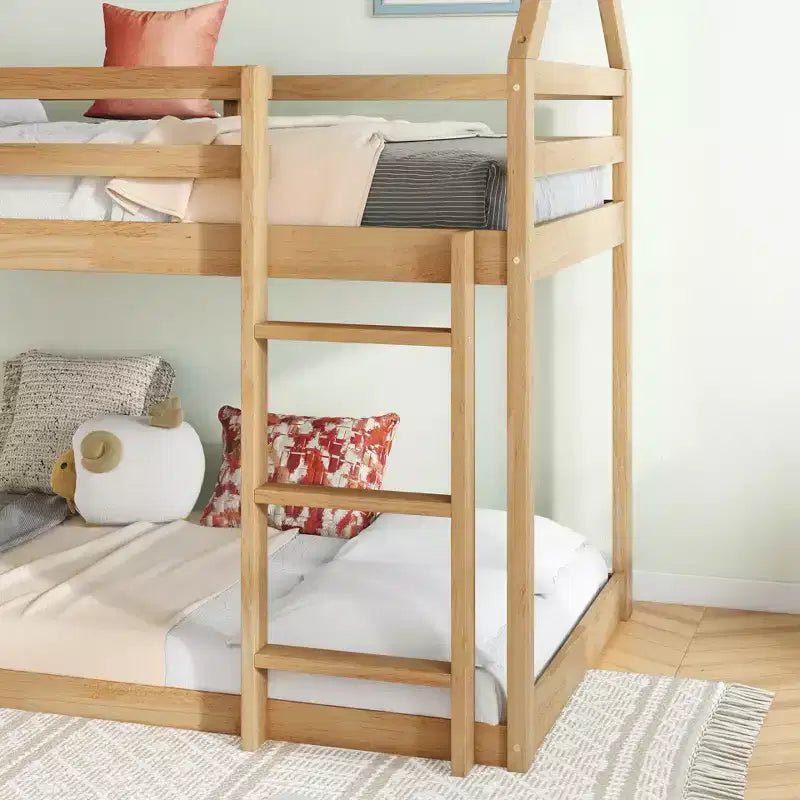Letto a castello a due piani con scaletta e ringhiere di protezione, struttura in legno di gomma – Cameretta bambini