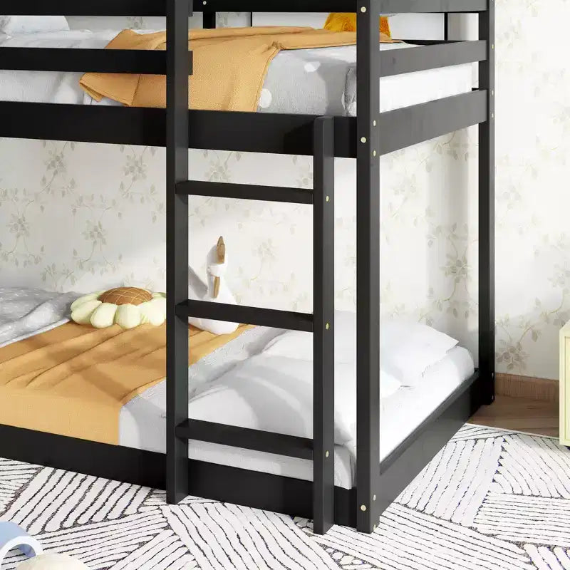 Letto a castello a due piani con scaletta e ringhiere di protezione, struttura in legno di gomma – Cameretta bambini
