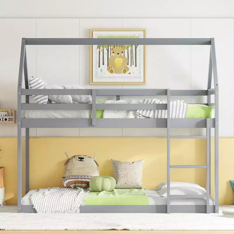 Letto a castello a due piani con scaletta e ringhiere di protezione, struttura in legno di gomma – Cameretta bambini