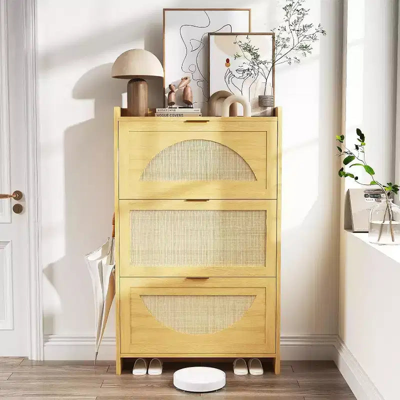 Scarpiera in Rattan con 3 Cassetti a Ribalta, Design Stretto Autoportante – 132,8 cm A x 80 cm L x 23,6 cm P, Contiene 30 Paia