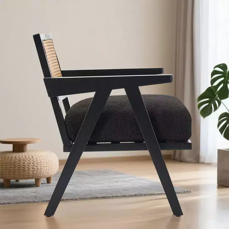 Sedia rustica in legno con braccioli, schienale in rattan e cuscino in lino – 74,9 cm H x 69,3 cm L x 67,8 cm P, capacità 136 kg