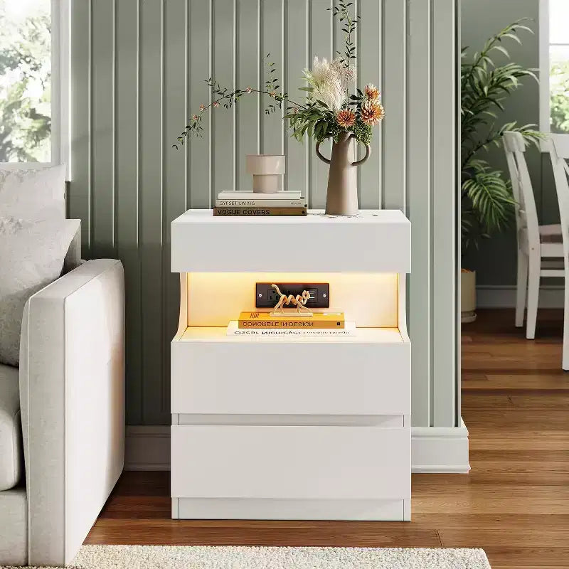 Comodino a LED con illuminazione controllata da app, 3 cassetti, mensola a U, ricarica USB e CA – 62,5 cm A x 50 cm L x 38,1 cm P, Bianco