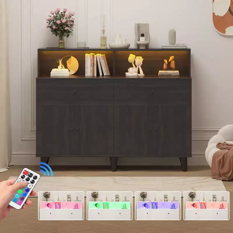 Mobiletto da caffè da 47,2 pollici con prese di corrente, 2 cassetti, 4 ante e ripiani – Credenza a buffet